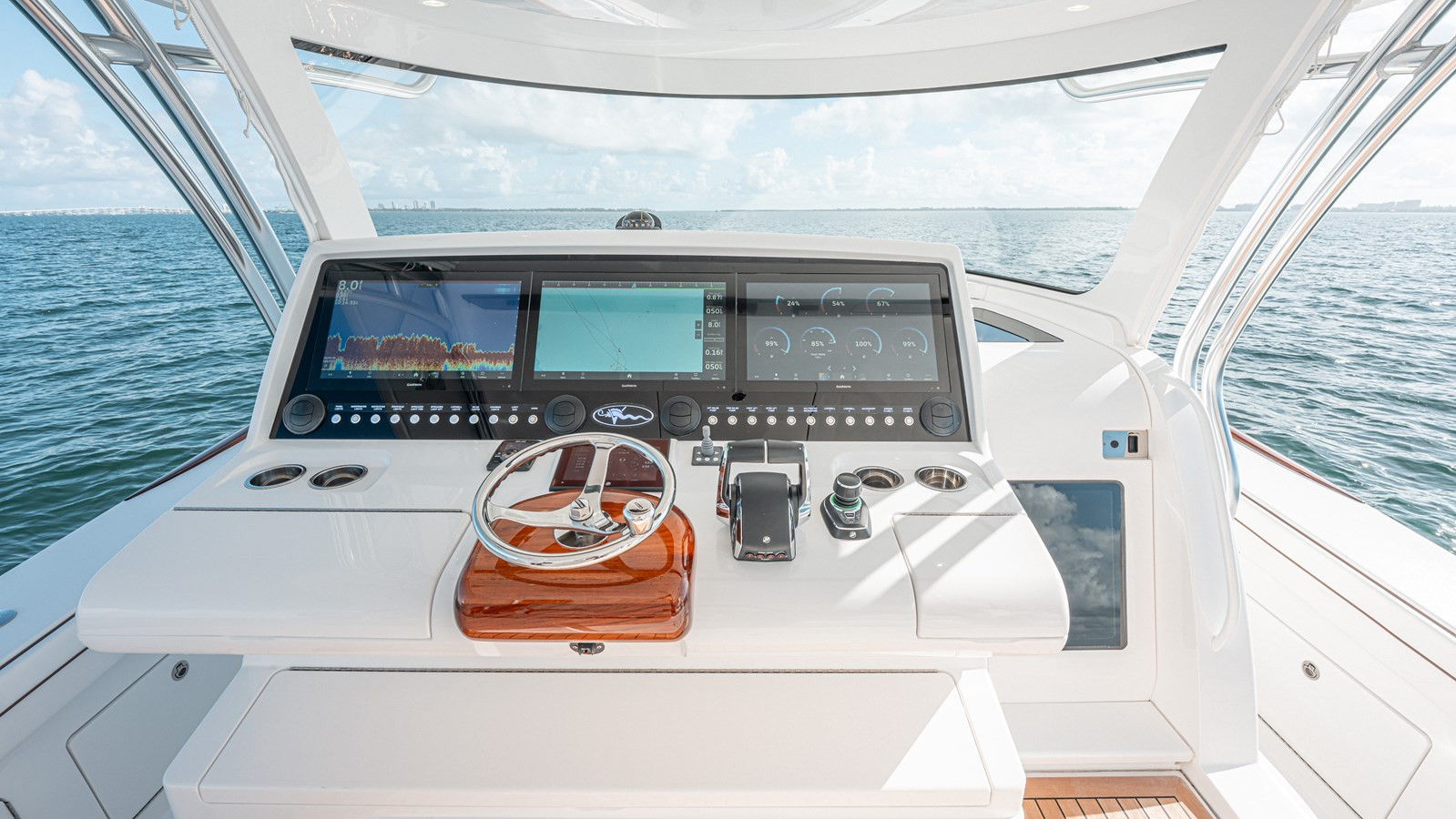 https://arconyachts.ams3.digitaloceanspaces.com/221460/conversions/large_4882952-optimize.jpg