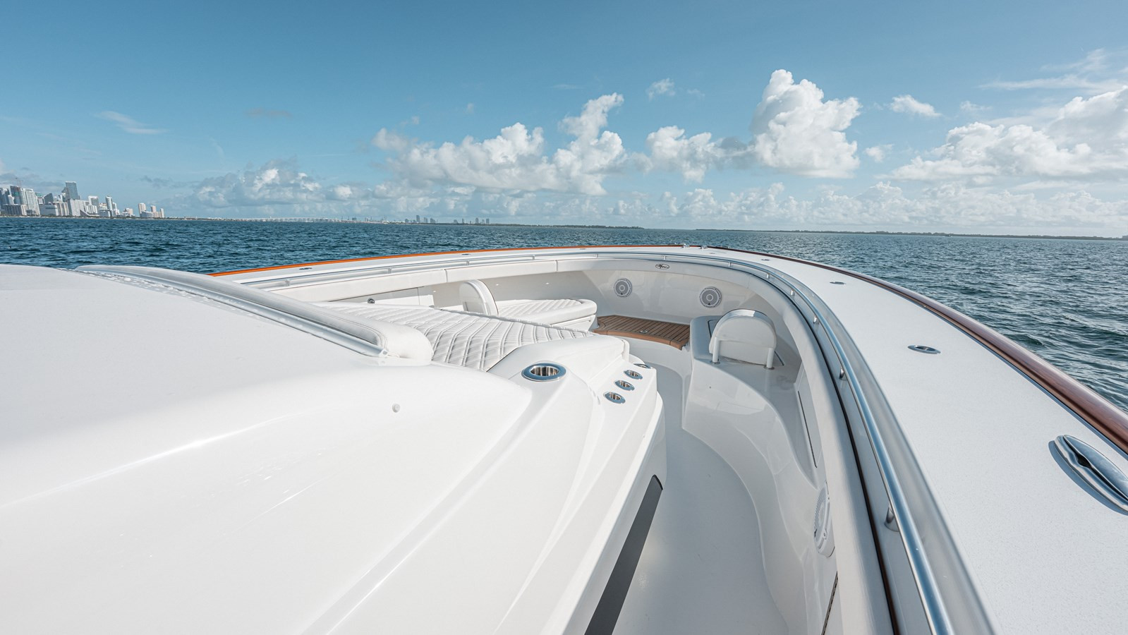 https://arconyachts.ams3.digitaloceanspaces.com/221463/conversions/large_4883010-optimize.jpg
