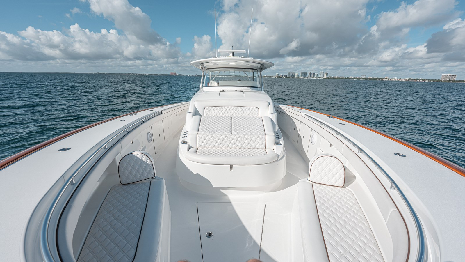 https://arconyachts.ams3.digitaloceanspaces.com/221464/conversions/large_4883014-optimize.jpg