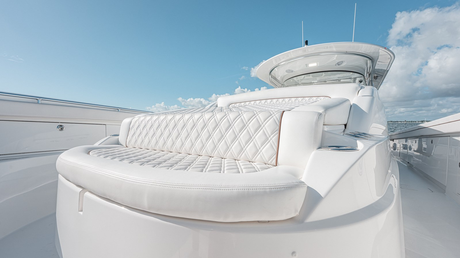 https://arconyachts.ams3.digitaloceanspaces.com/221465/conversions/large_4883019-optimize.jpg