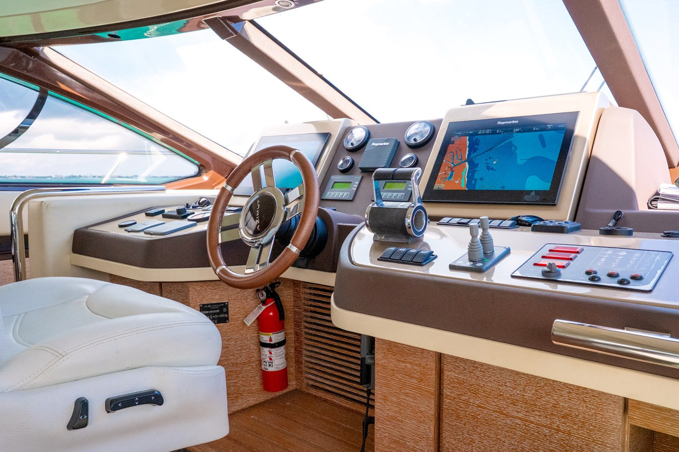 https://arconyachts.ams3.digitaloceanspaces.com/221500/conversions/large_4883289-optimize.jpg
