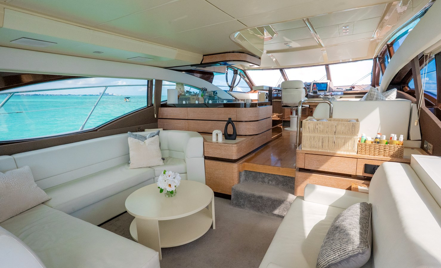 https://arconyachts.ams3.digitaloceanspaces.com/221501/conversions/large_4883290-optimize.jpg
