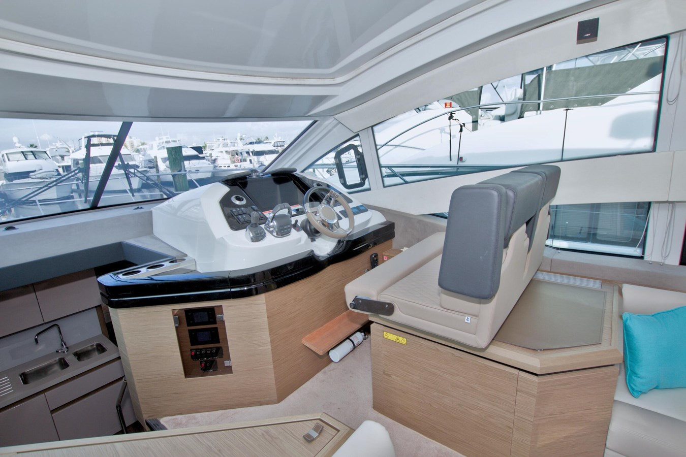 https://arconyachts.ams3.digitaloceanspaces.com/221710/conversions/large_4883749-optimize.jpg