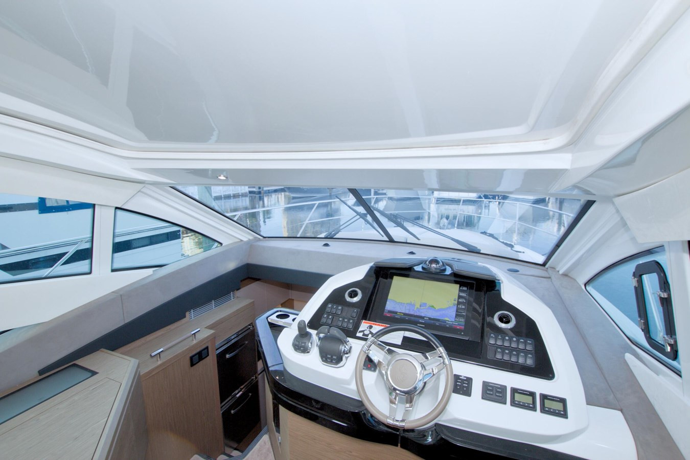https://arconyachts.ams3.digitaloceanspaces.com/221714/conversions/large_4883751-optimize.jpg