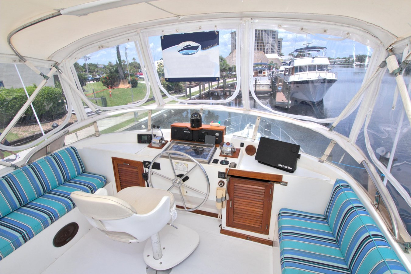 https://arconyachts.ams3.digitaloceanspaces.com/221874/conversions/large_4882855-optimize.jpg