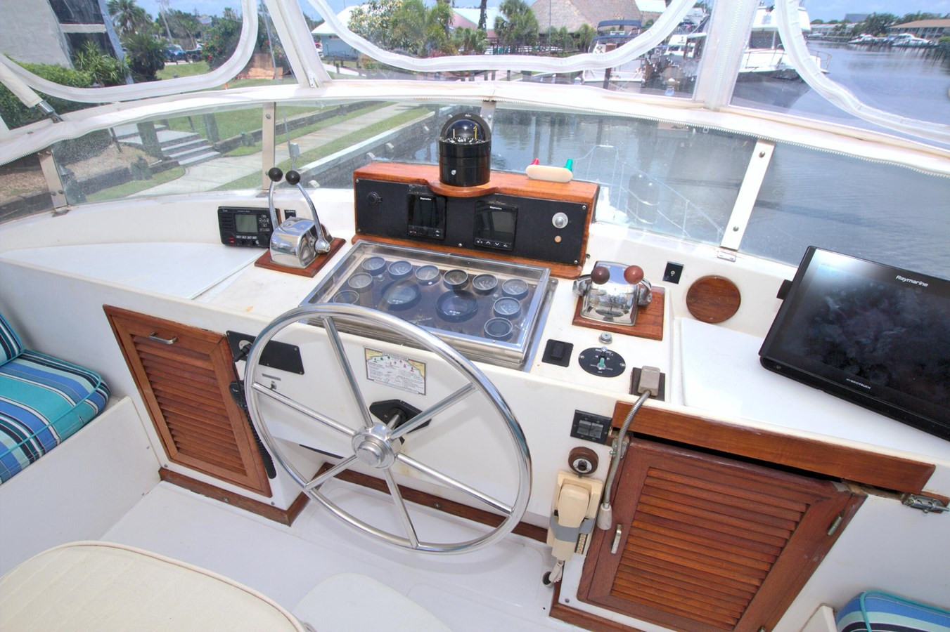 https://arconyachts.ams3.digitaloceanspaces.com/221876/conversions/large_4882856-optimize.jpg