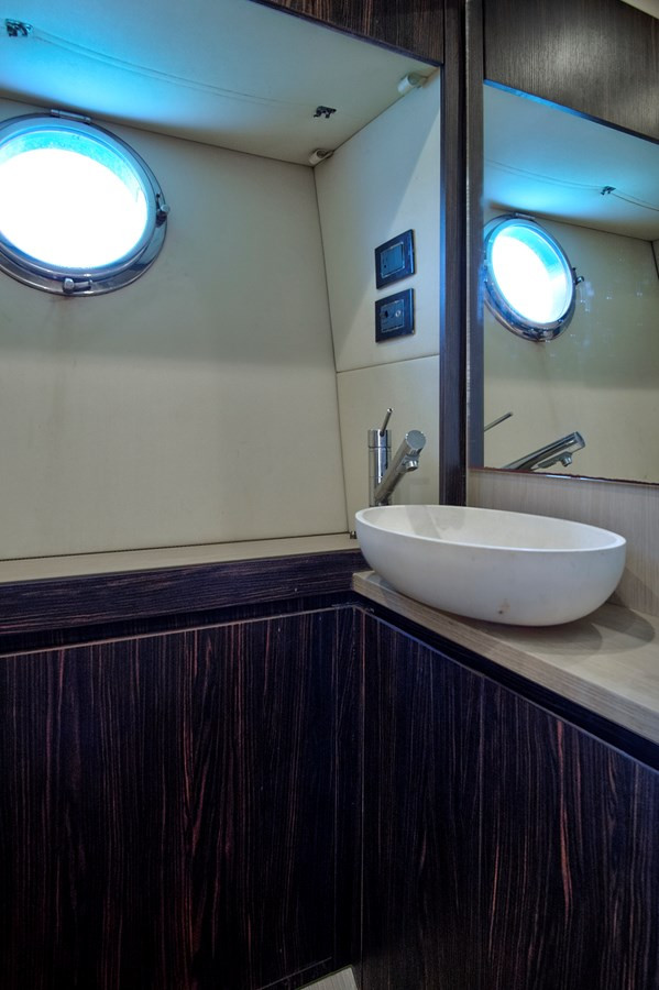 https://arconyachts.ams3.digitaloceanspaces.com/222322/conversions/large_4883851-optimize.jpg