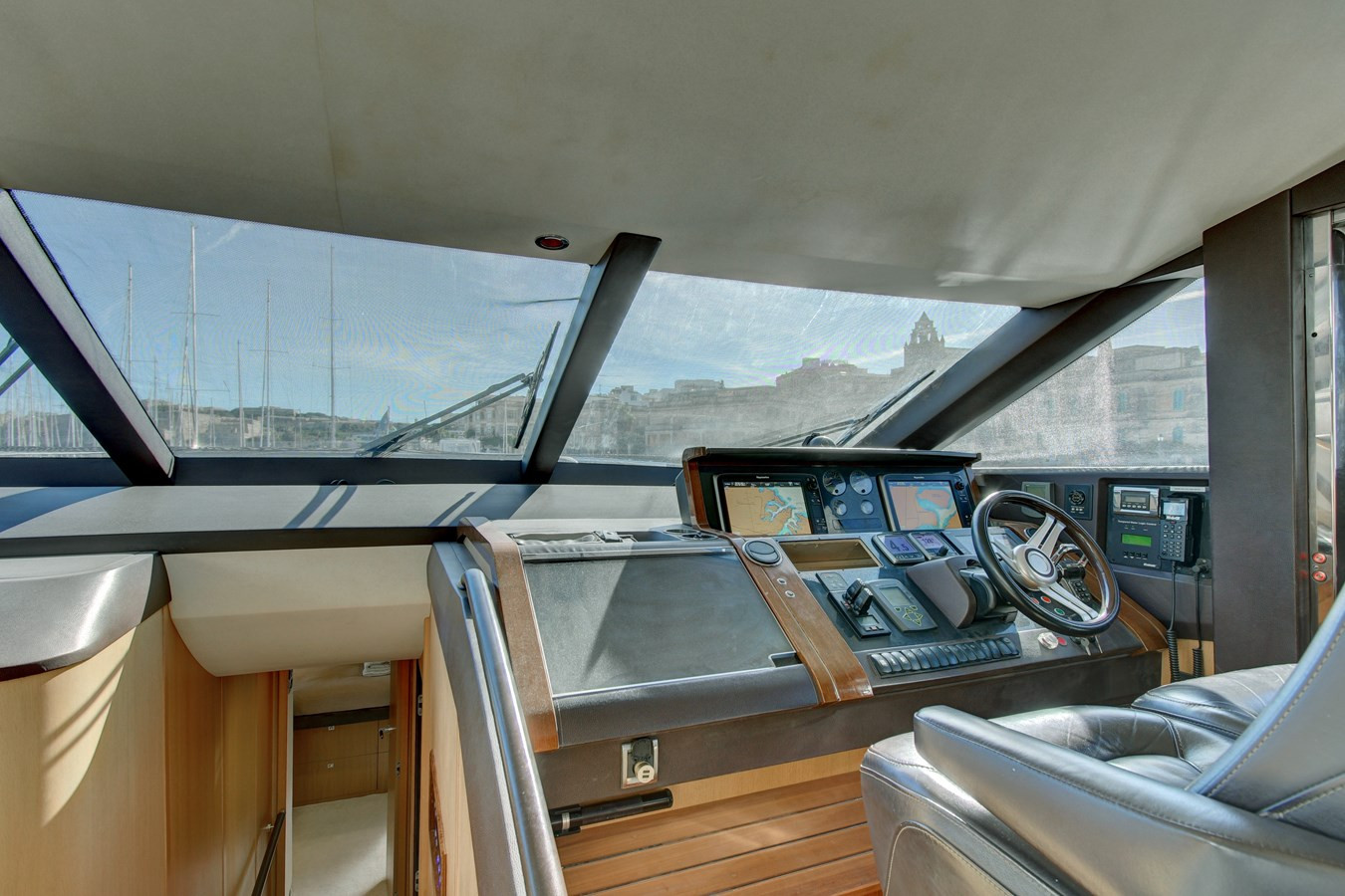 https://arconyachts.ams3.digitaloceanspaces.com/222358/conversions/large_4886047-optimize.jpg