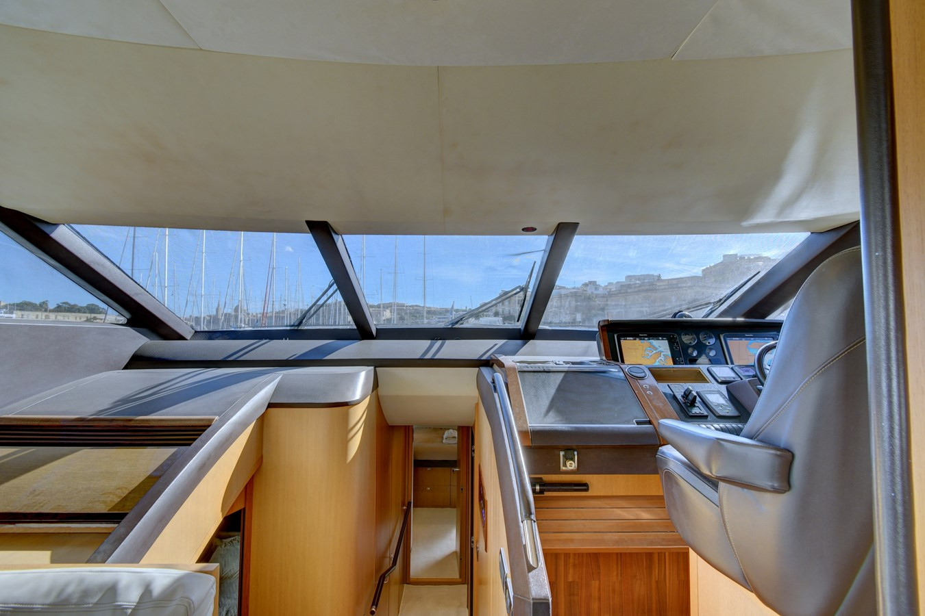 https://arconyachts.ams3.digitaloceanspaces.com/222359/conversions/large_4886048-optimize.jpg