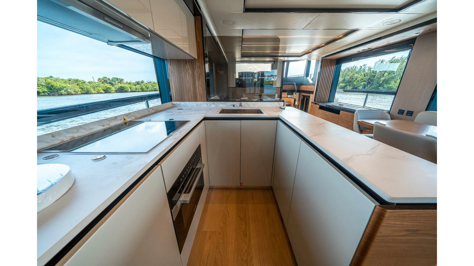 https://arconyachts.ams3.digitaloceanspaces.com/222400/conversions/large_4884776-optimize.jpg