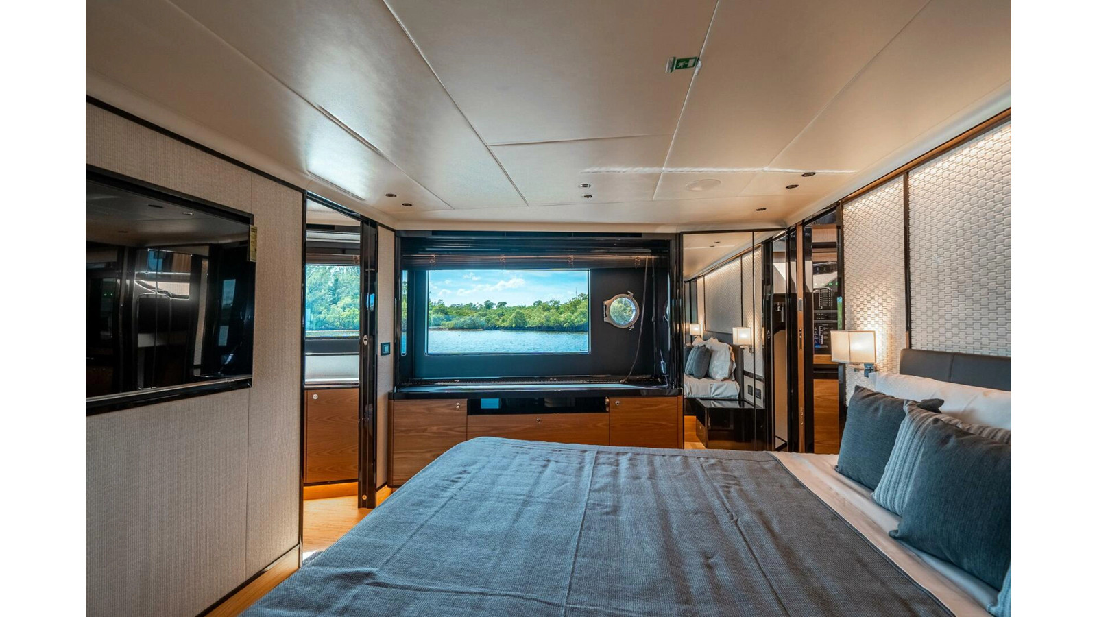 https://arconyachts.ams3.digitaloceanspaces.com/222432/conversions/large_4884790-optimize.jpg