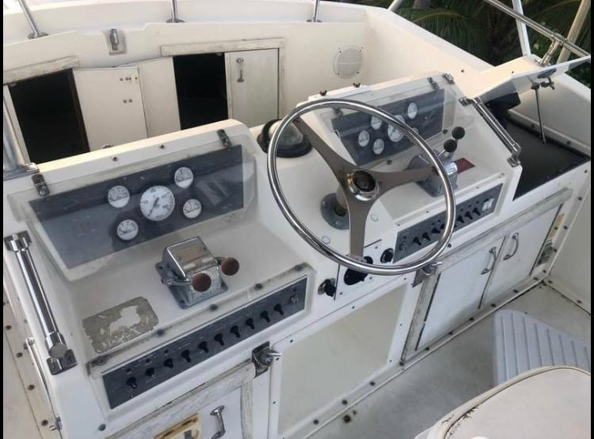 HATTERAS 36 CONVERTIBLE