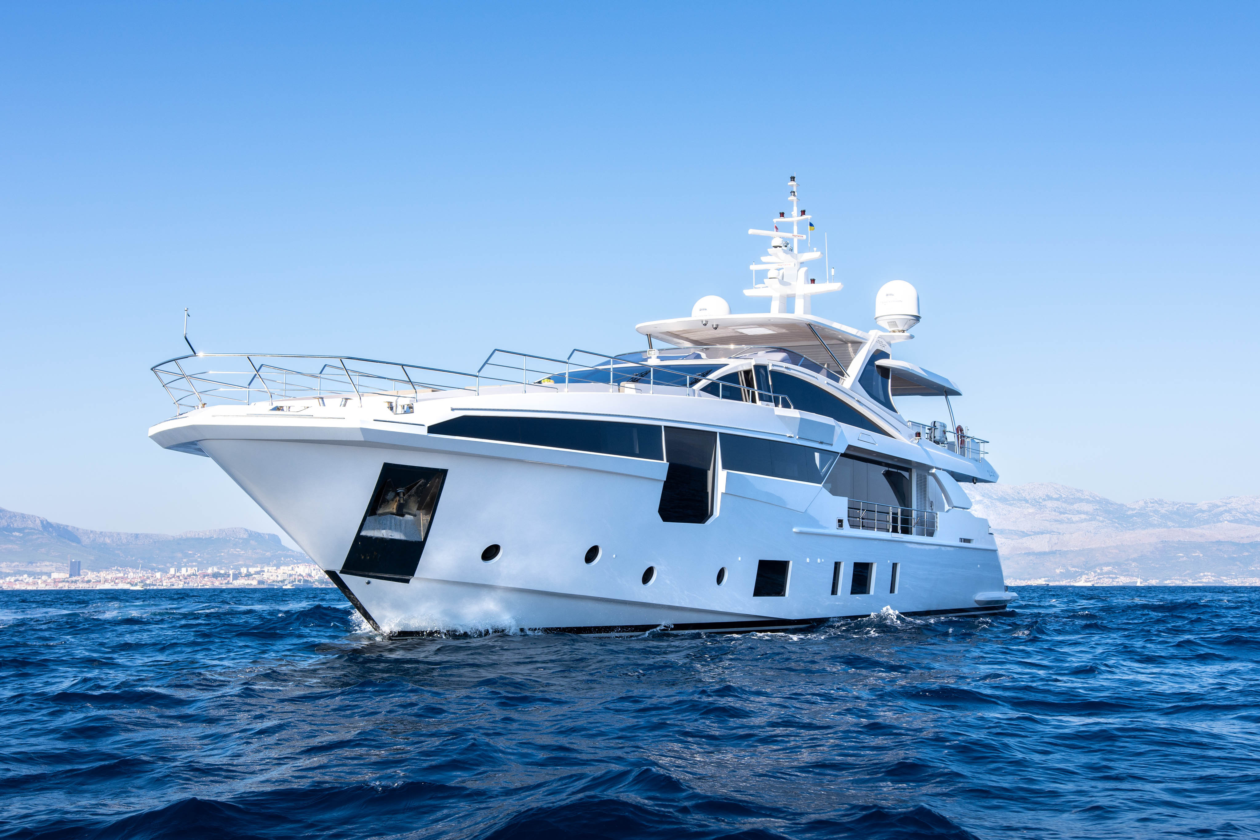 https://arconyachts.ams3.digitaloceanspaces.com/38769/conversions/937_0601442802-optimize.jpg