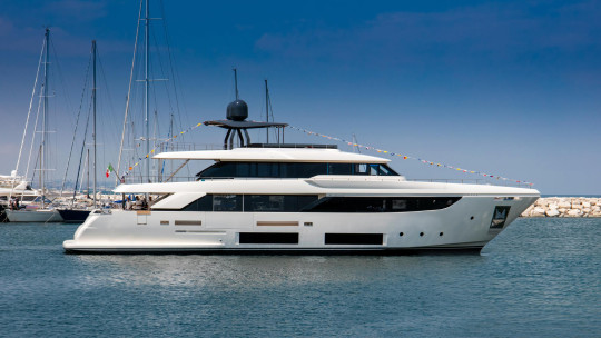 Custom Line Navetta 33