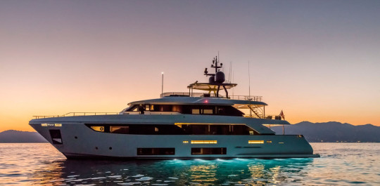 Custom Line Navetta 33