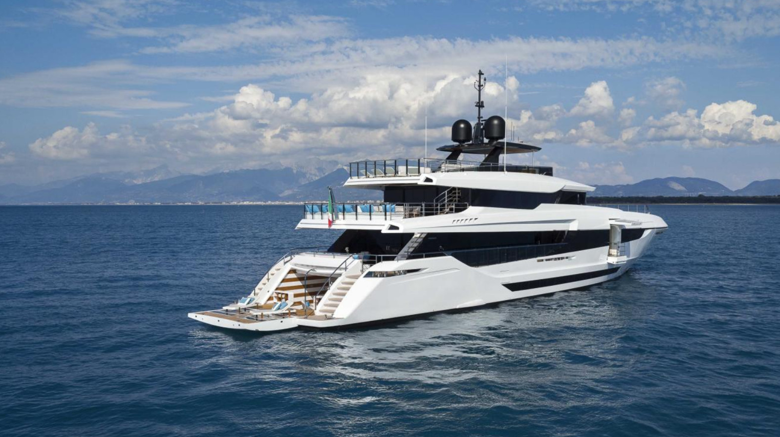 https://arconyachts.ams3.digitaloceanspaces.com/40924/conversions/666_0865562499-optimize.jpg