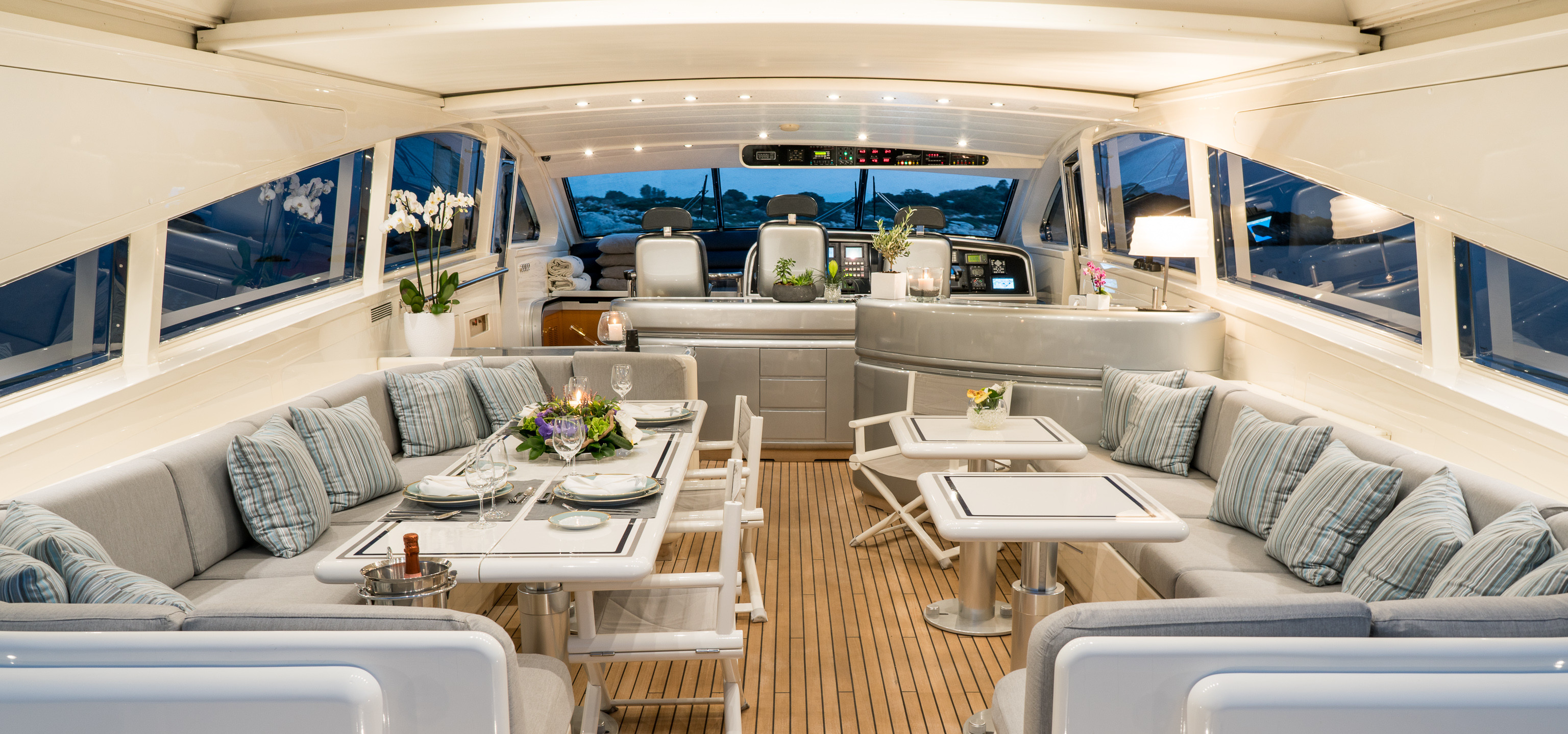 https://arconyachts.ams3.digitaloceanspaces.com/41178/conversions/837_7736702485-optimize.jpg