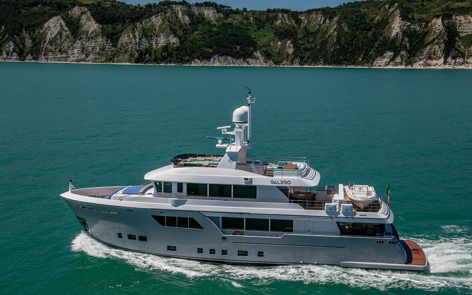https://arconyachts.ams3.digitaloceanspaces.com/41222/conversions/450_9986491795-optimize.jpg