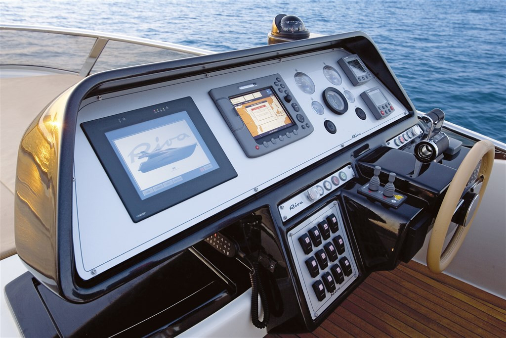 https://arconyachts.ams3.digitaloceanspaces.com/41329/conversions/262_8639506227-optimize.jpg