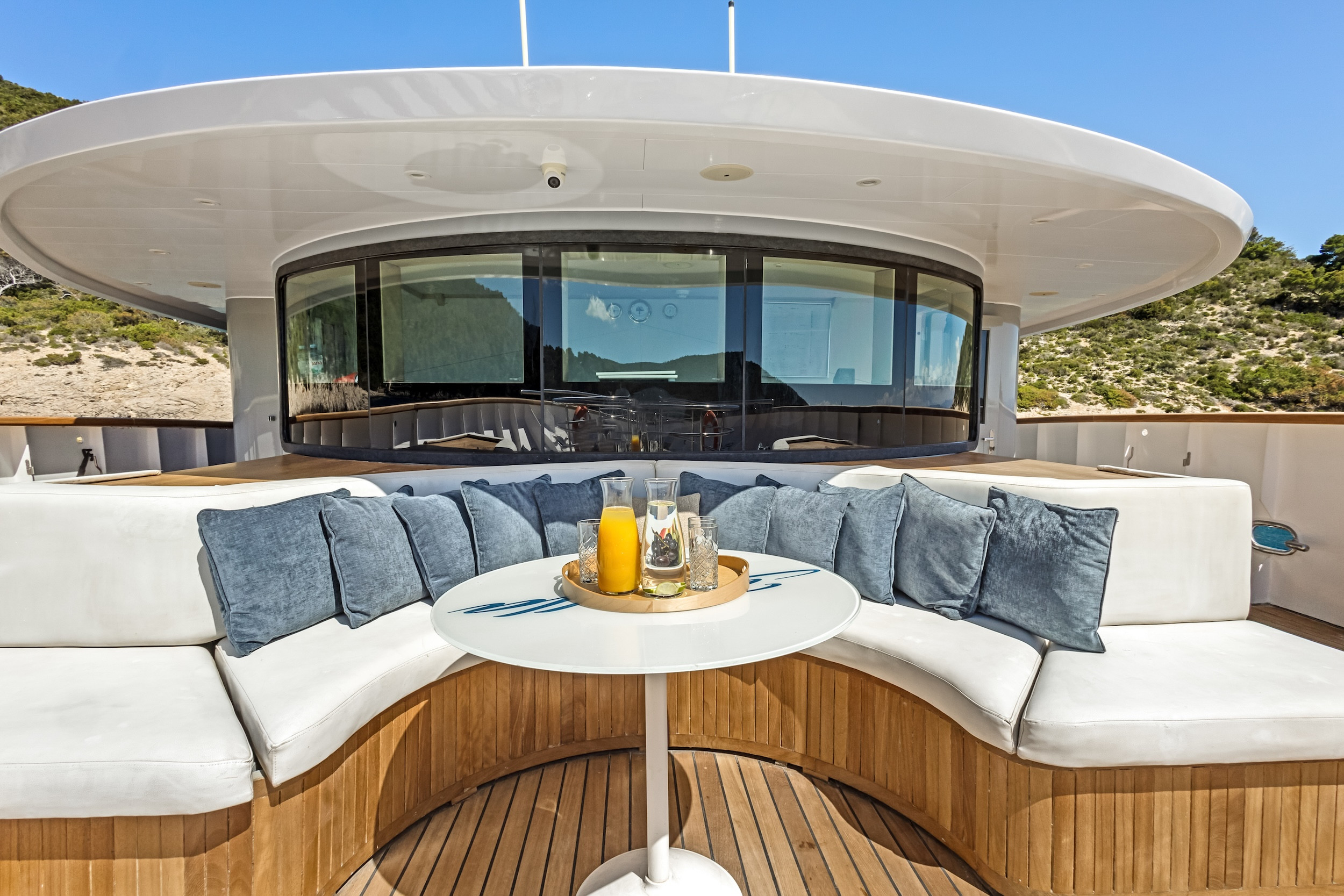 https://arconyachts.ams3.digitaloceanspaces.com/41709/conversions/hozd2qBkIwtxkhIukWv10WxaFUXBlb393Ga0P8oa-optimize.jpg