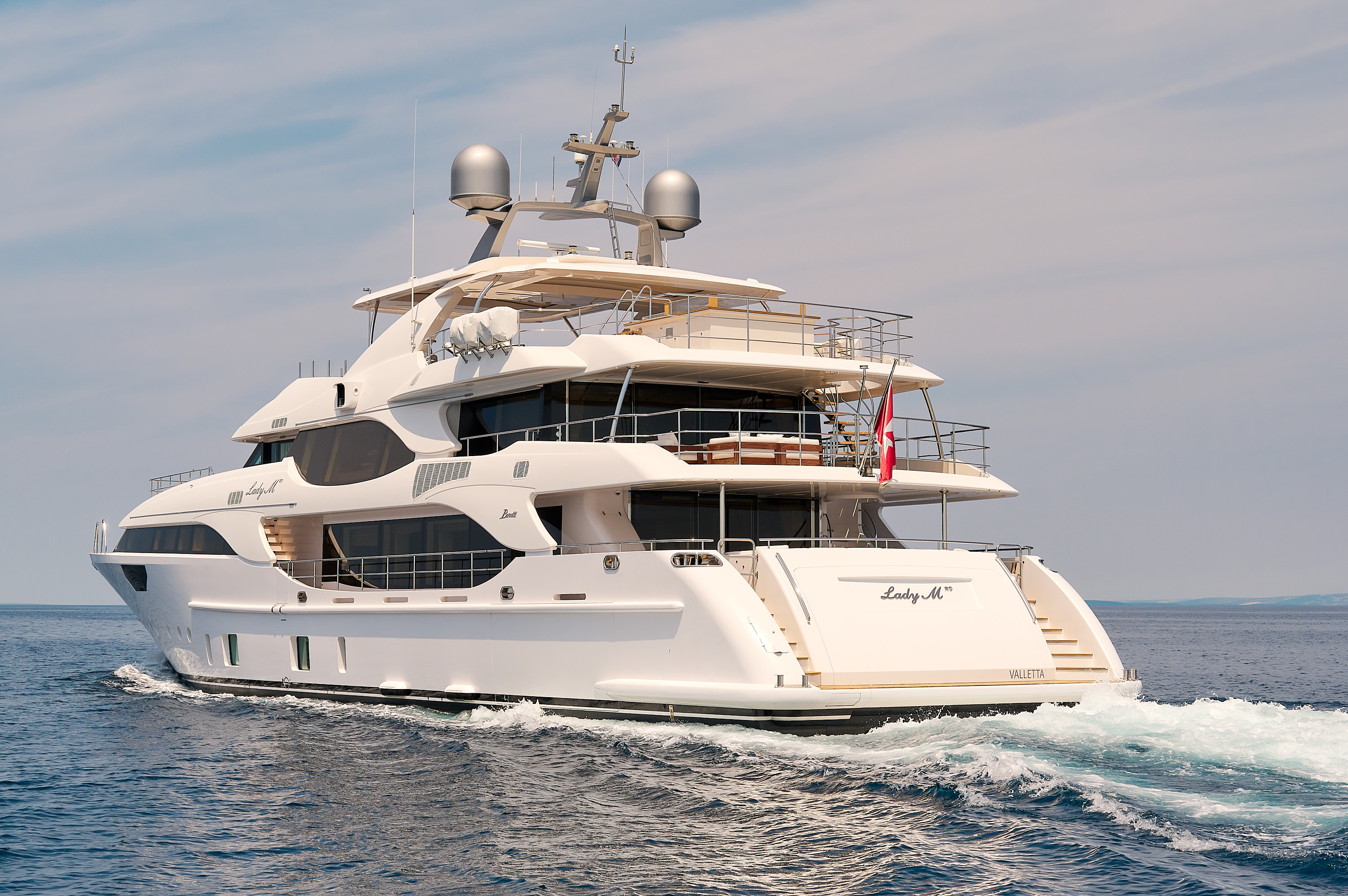 Benetti 140