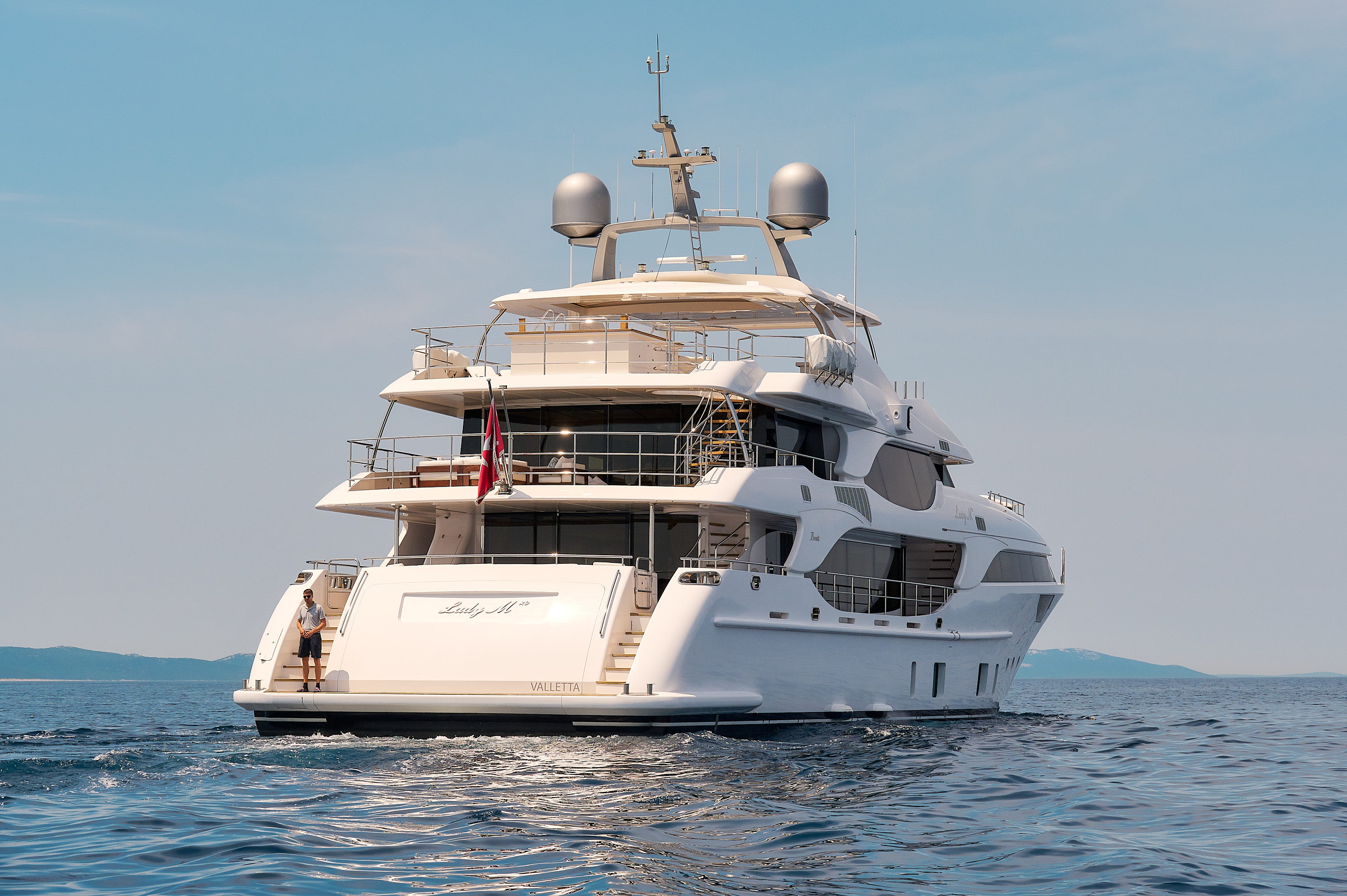 Benetti 140