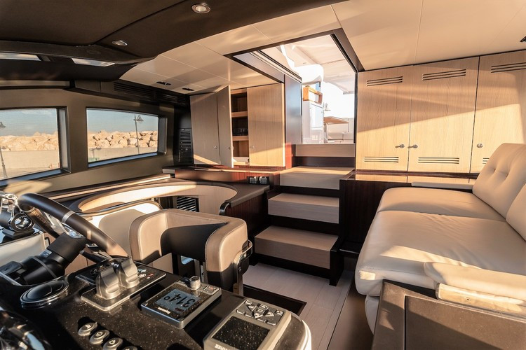 https://arconyachts.ams3.digitaloceanspaces.com/43210/conversions/646_7139497826-optimize.jpg