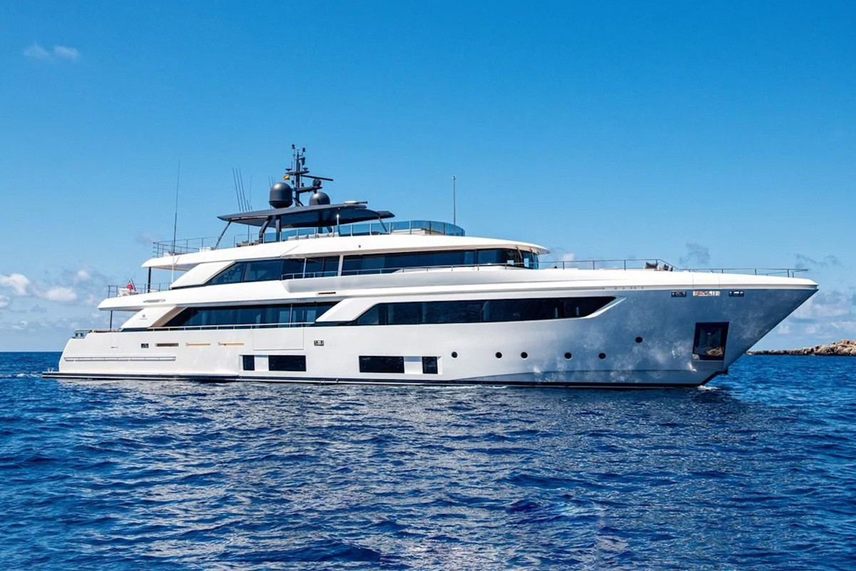 FERRETTI CUSTOM LINE NAVETTA 42