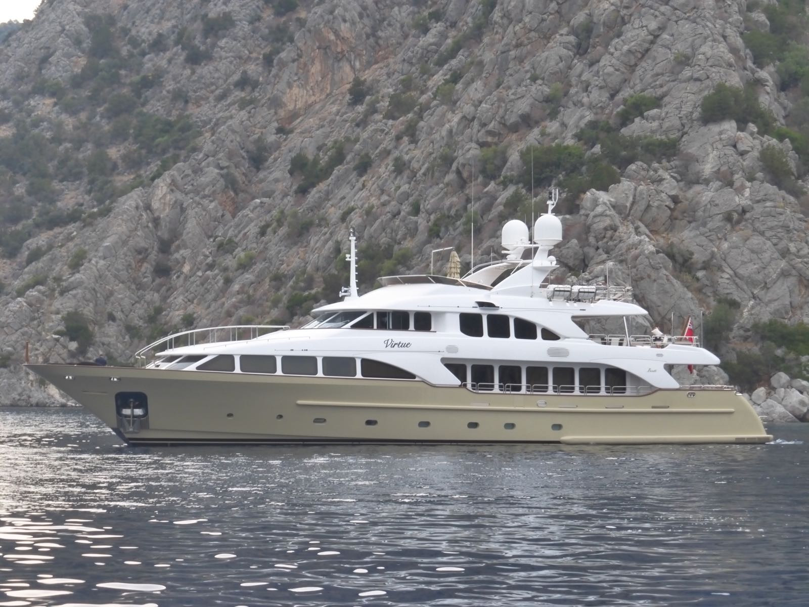 https://arconyachts.ams3.digitaloceanspaces.com/46431/conversions/536_8299461539-optimize.jpg
