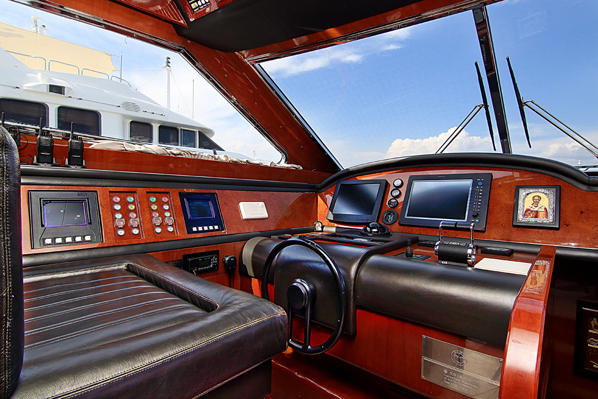 https://arconyachts.ams3.digitaloceanspaces.com/46853/conversions/835_9685995427-optimize.jpg