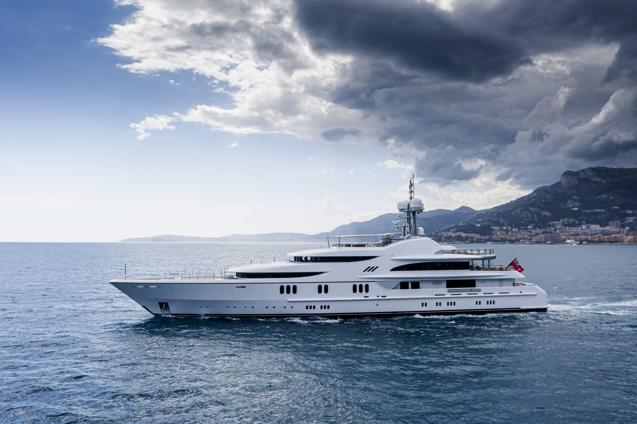 Feadship 67m FIREBIRD