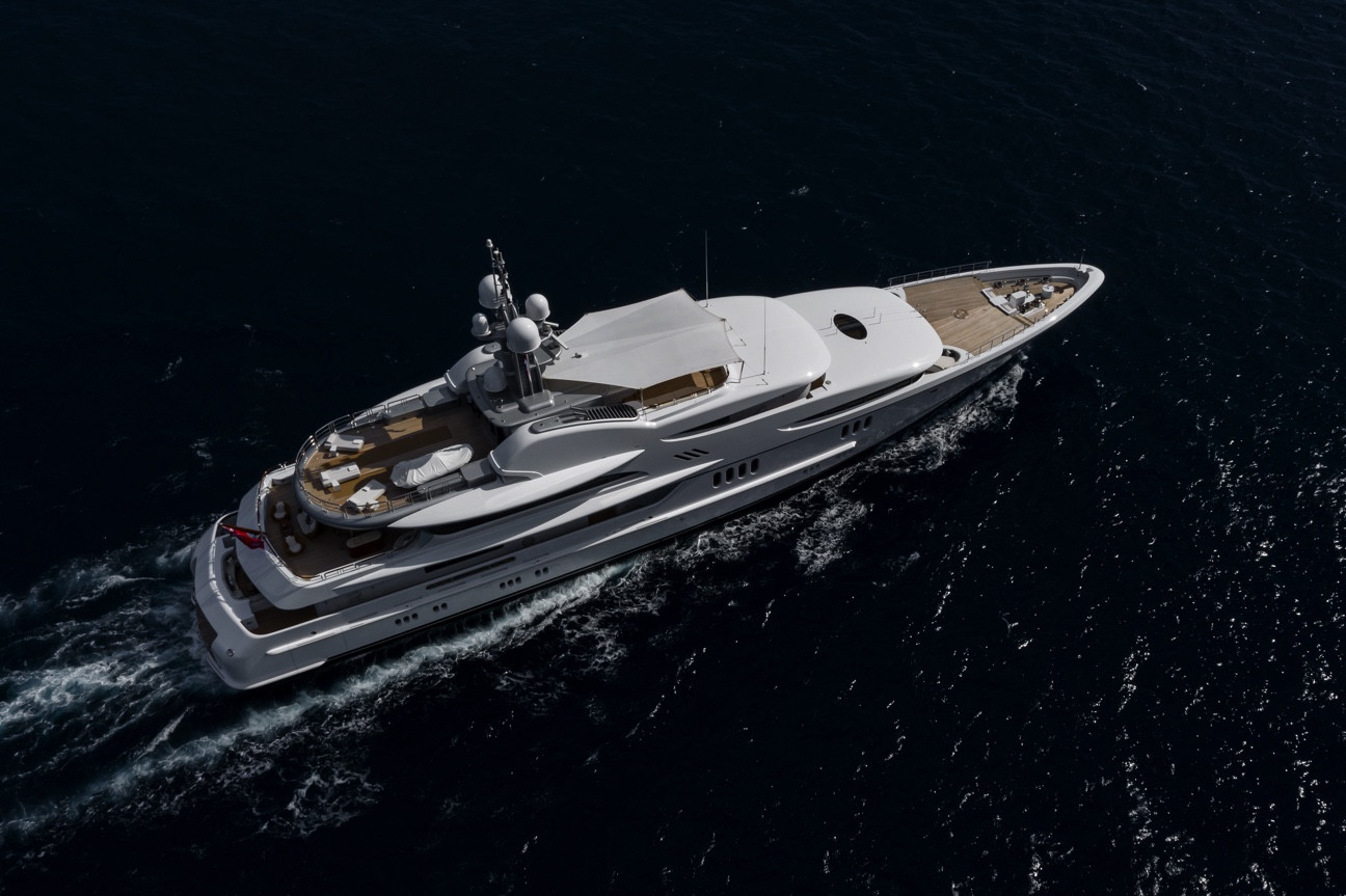 Feadship 67m FIREBIRD