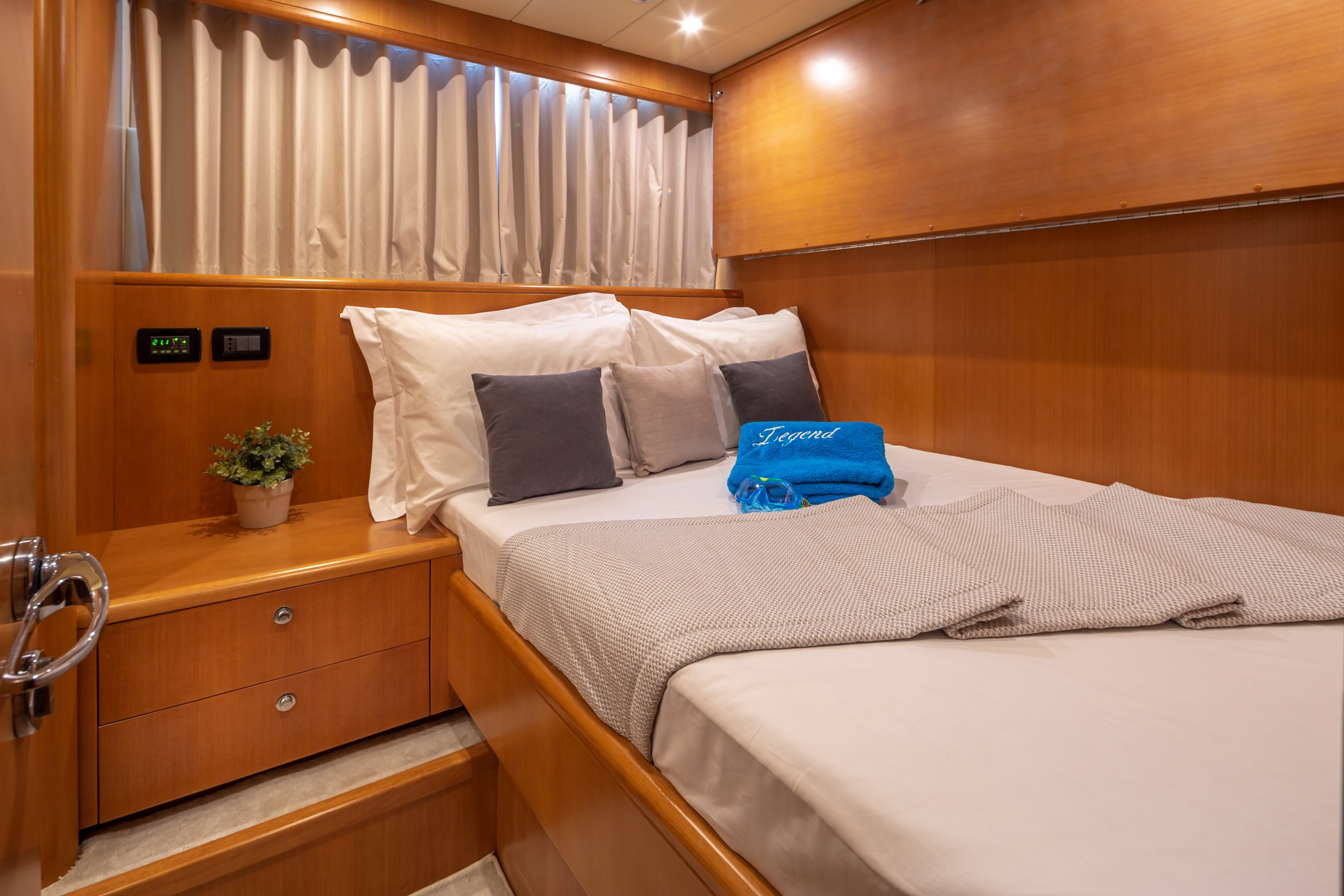 Uniesse Marine LEGEND