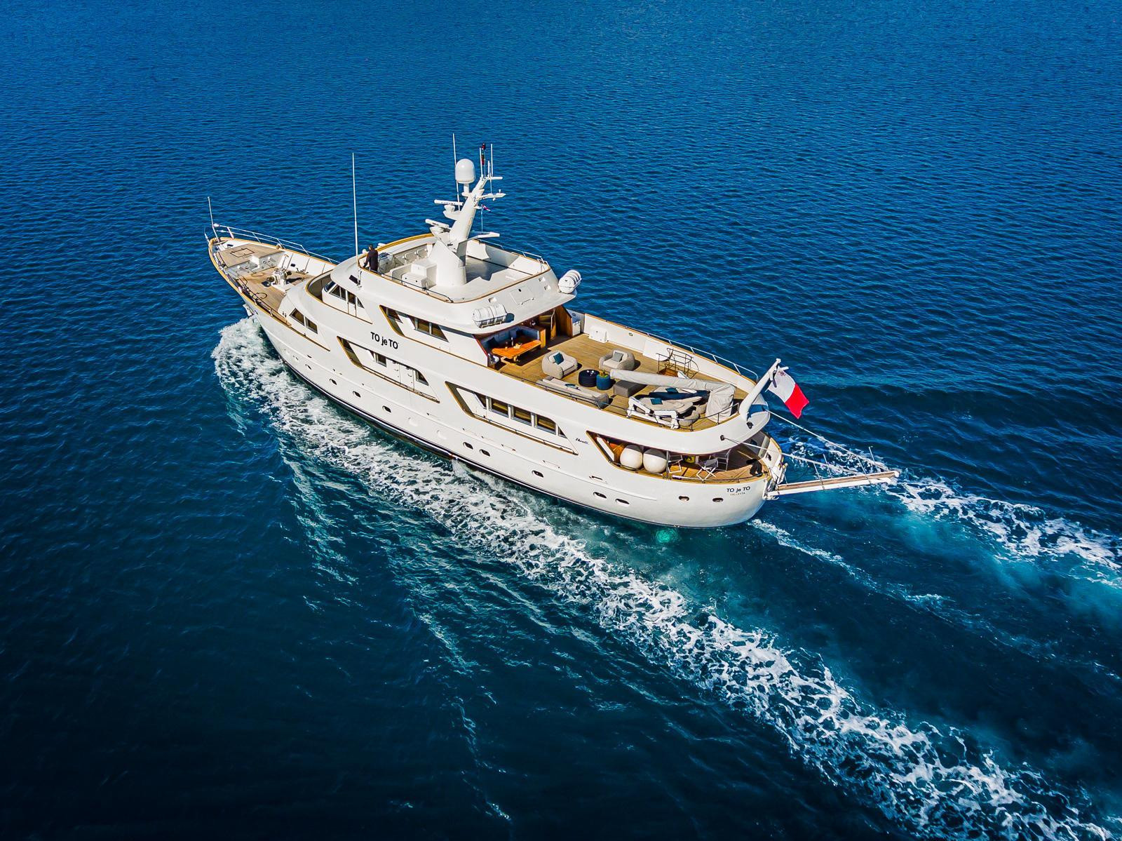 https://arconyachts.ams3.digitaloceanspaces.com/48008/conversions/888_7432232571-optimize.jpg