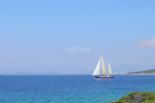 Sailing Ketch DRAGONFLY