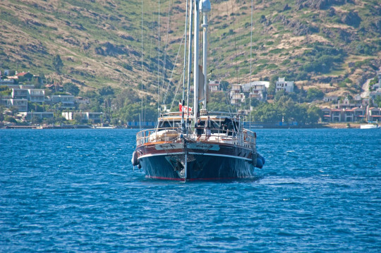 Sailing Ketch DRAGONFLY