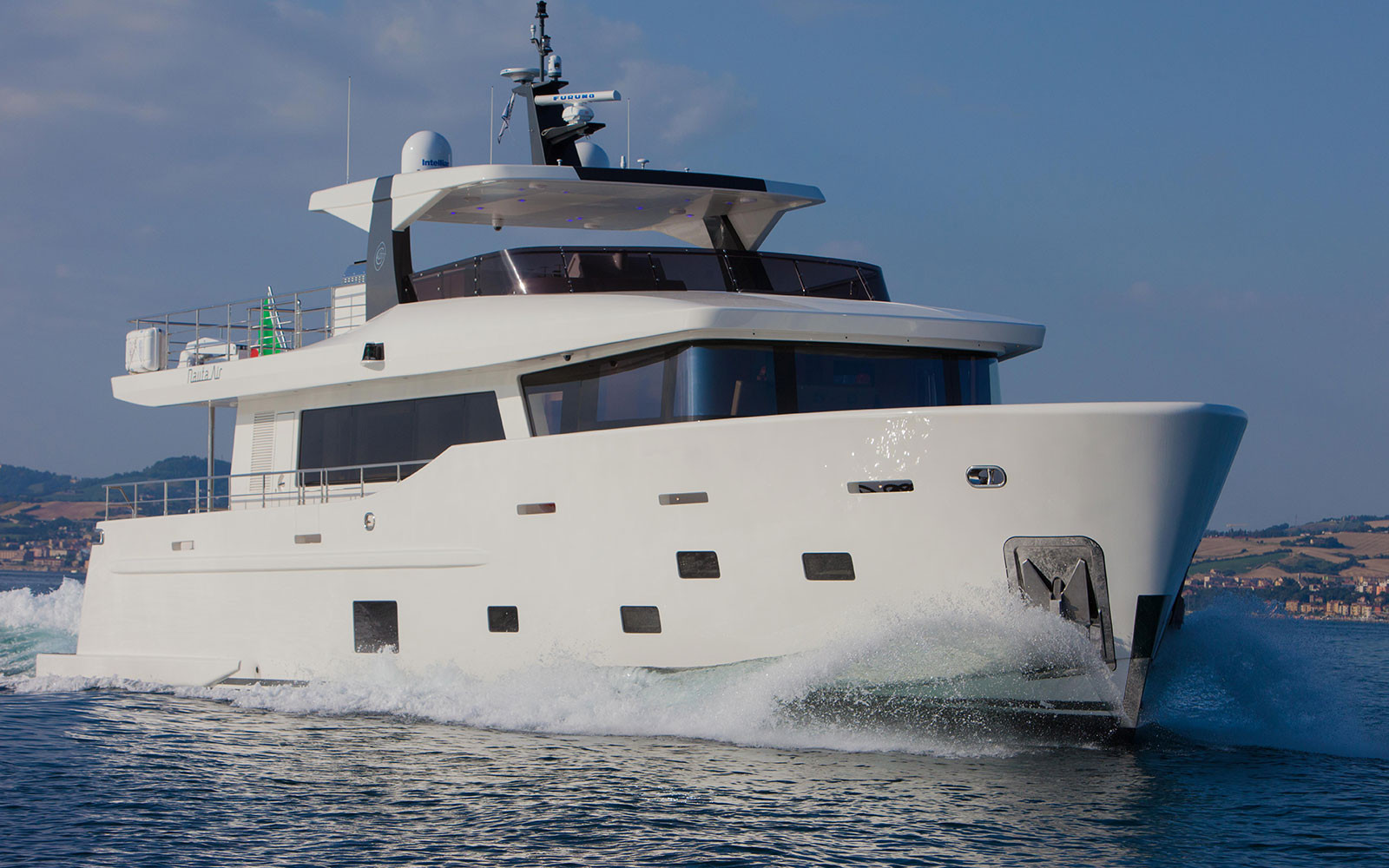 https://arconyachts.ams3.digitaloceanspaces.com/51520/conversions/912_1779275970-optimize.jpg