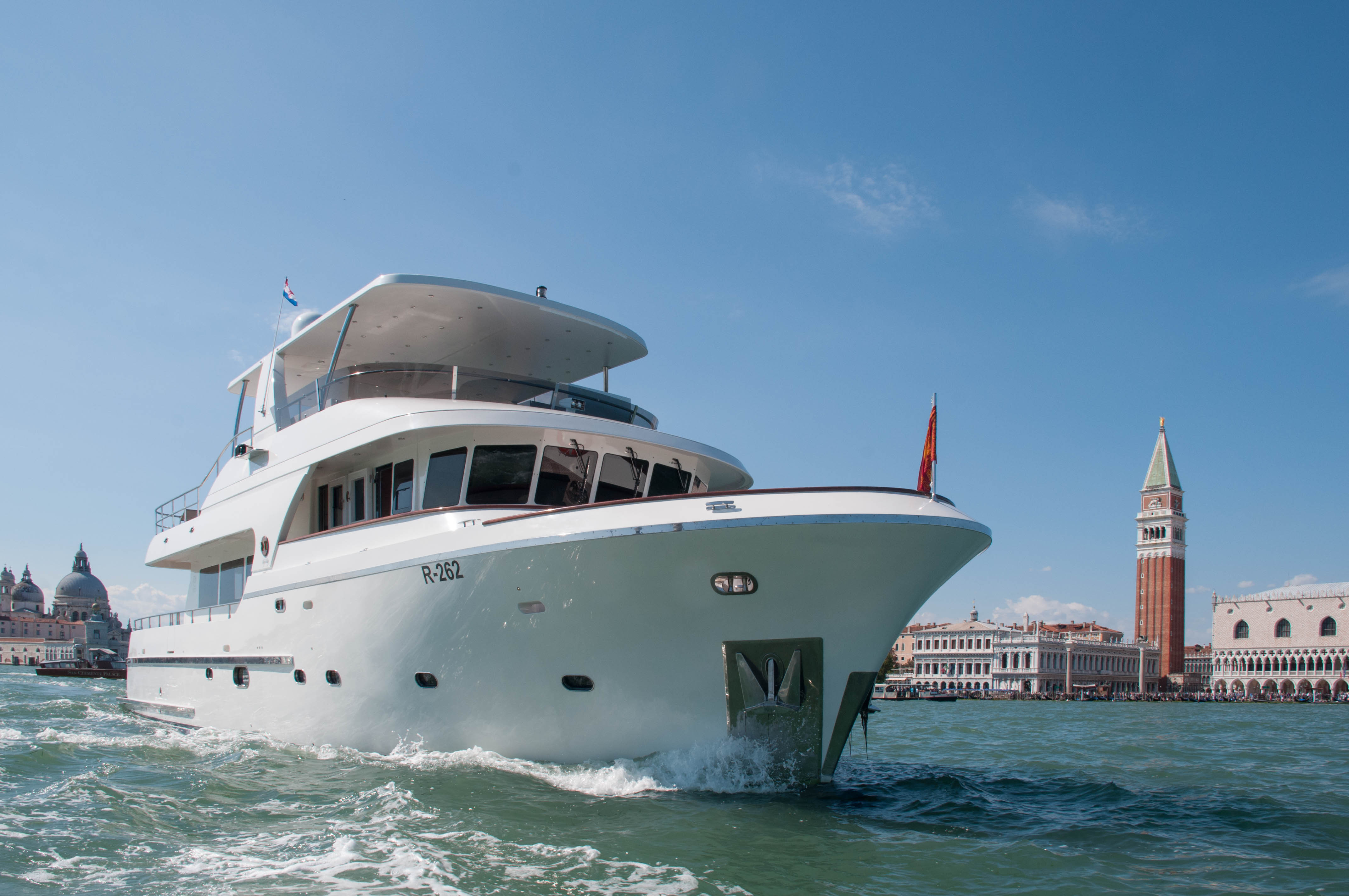 https://arconyachts.ams3.digitaloceanspaces.com/51817/conversions/751_2380990821-optimize.jpg