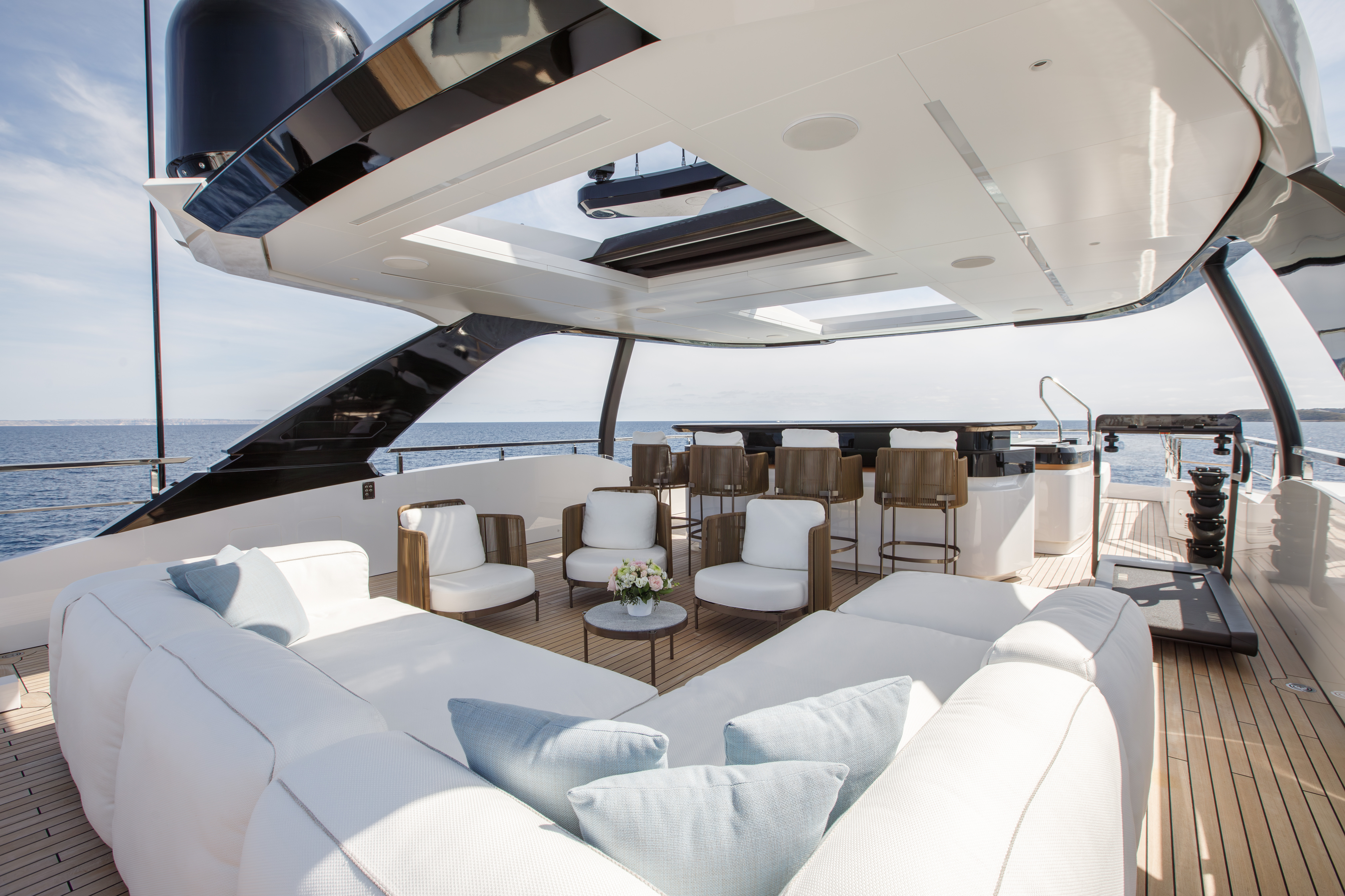 https://arconyachts.ams3.digitaloceanspaces.com/53217/conversions/HQuocQUEPmiBBkosYnkG69Rx5W427qAYo3PTXCKG-optimize.jpg