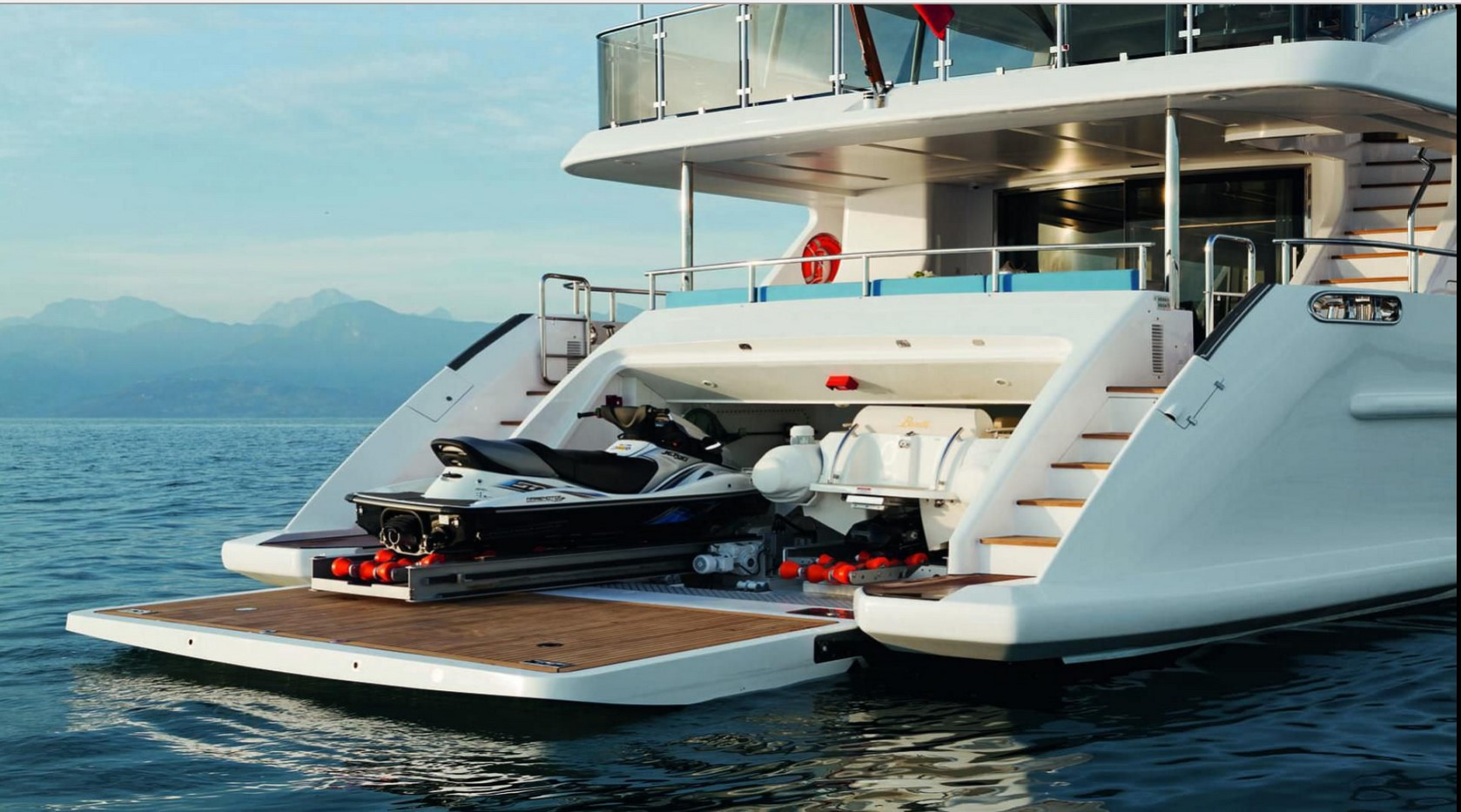 https://arconyachts.ams3.digitaloceanspaces.com/53453/conversions/395_6604670432-optimize.jpg