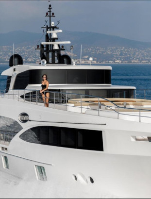 Gulf Craft Majesty 100 MIA