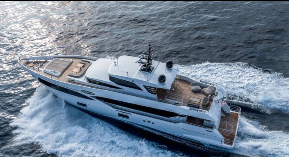 https://arconyachts.ams3.digitaloceanspaces.com/53921/conversions/807_6494978753-optimize.jpg