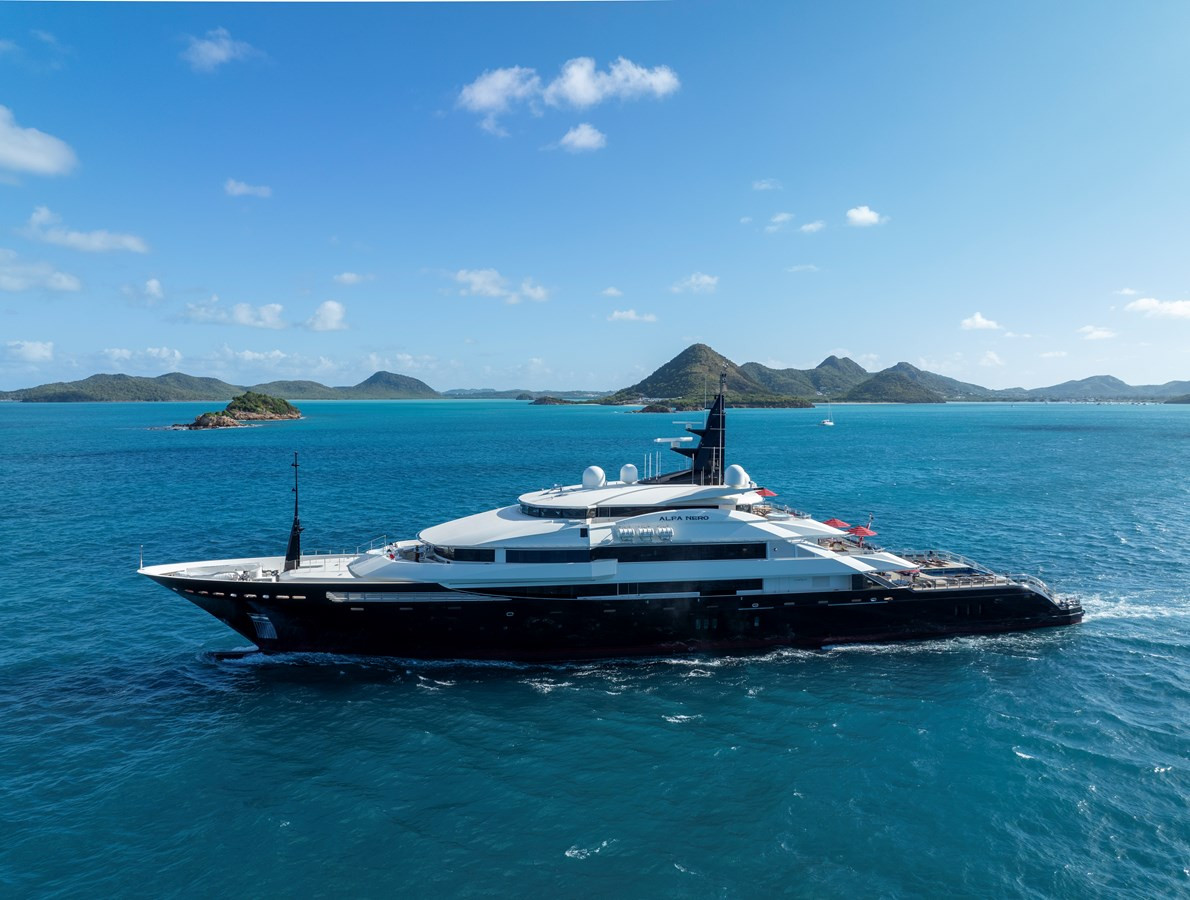 https://arconyachts.ams3.digitaloceanspaces.com/55031/conversions/large_4759692-optimize.jpg