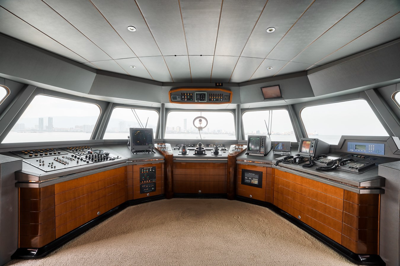 https://arconyachts.ams3.digitaloceanspaces.com/55087/conversions/large_3197940-optimize.jpg