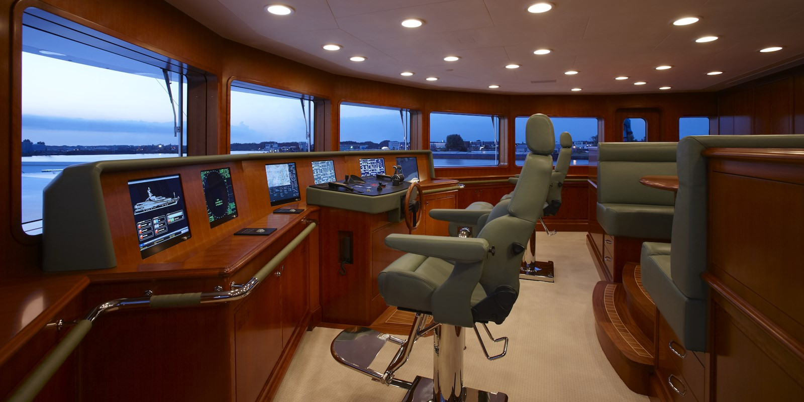 https://arconyachts.ams3.digitaloceanspaces.com/55196/conversions/large_4761084-optimize.jpg