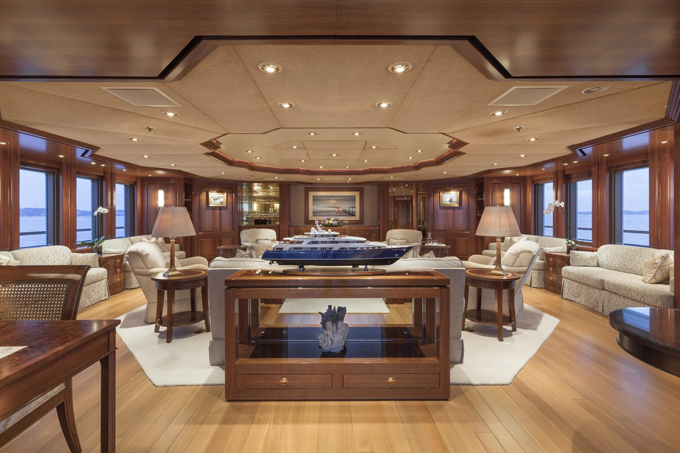 https://arconyachts.ams3.digitaloceanspaces.com/55213/conversions/large_3592177-optimize.jpg