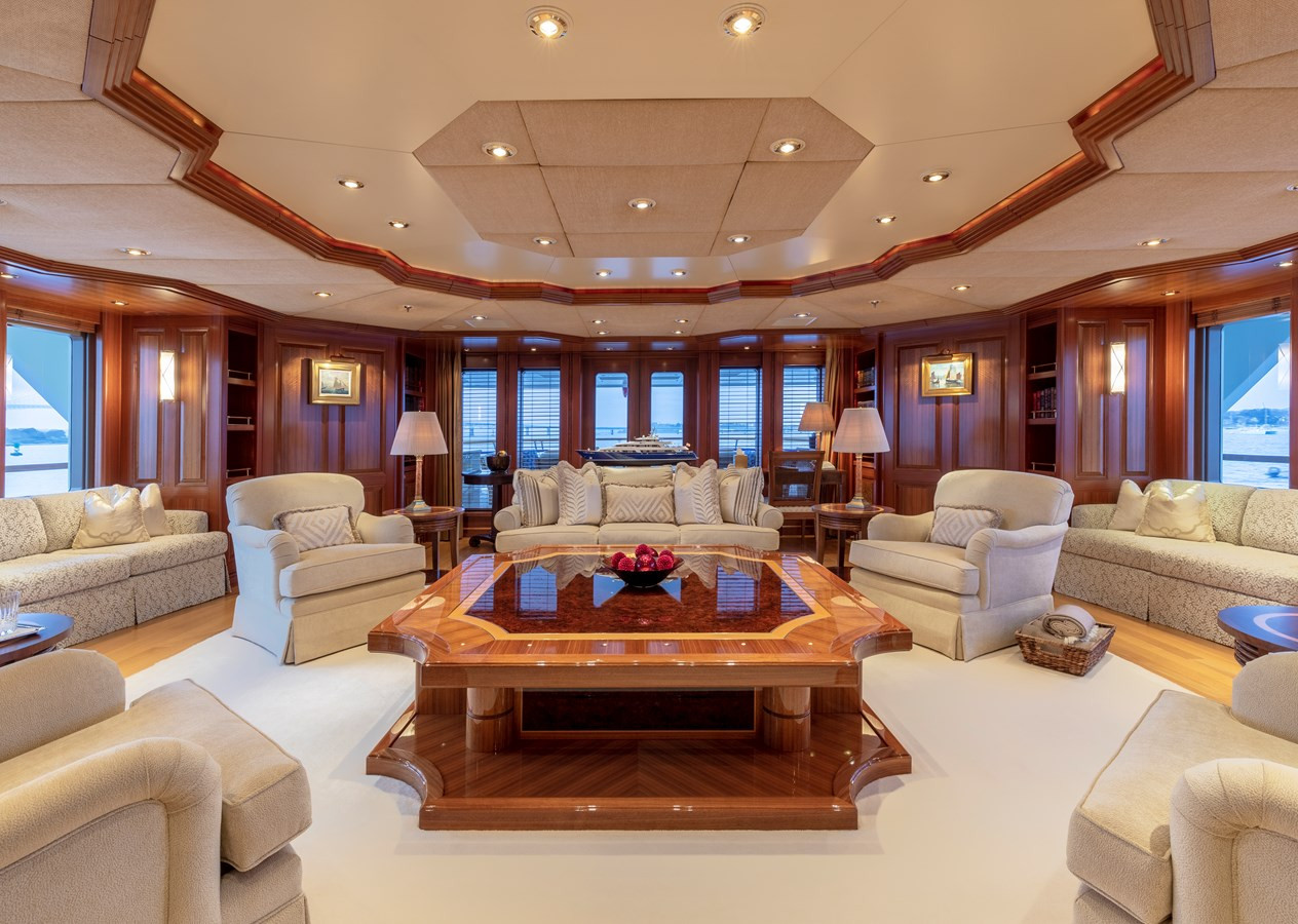 https://arconyachts.ams3.digitaloceanspaces.com/55216/conversions/large_3485602-optimize.jpg