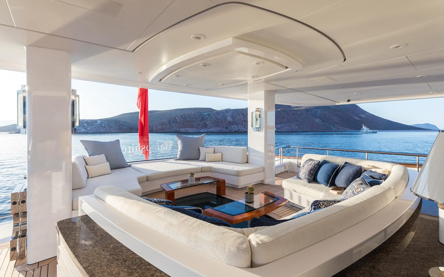 https://arconyachts.ams3.digitaloceanspaces.com/55248/conversions/large_4761365-optimize.jpg