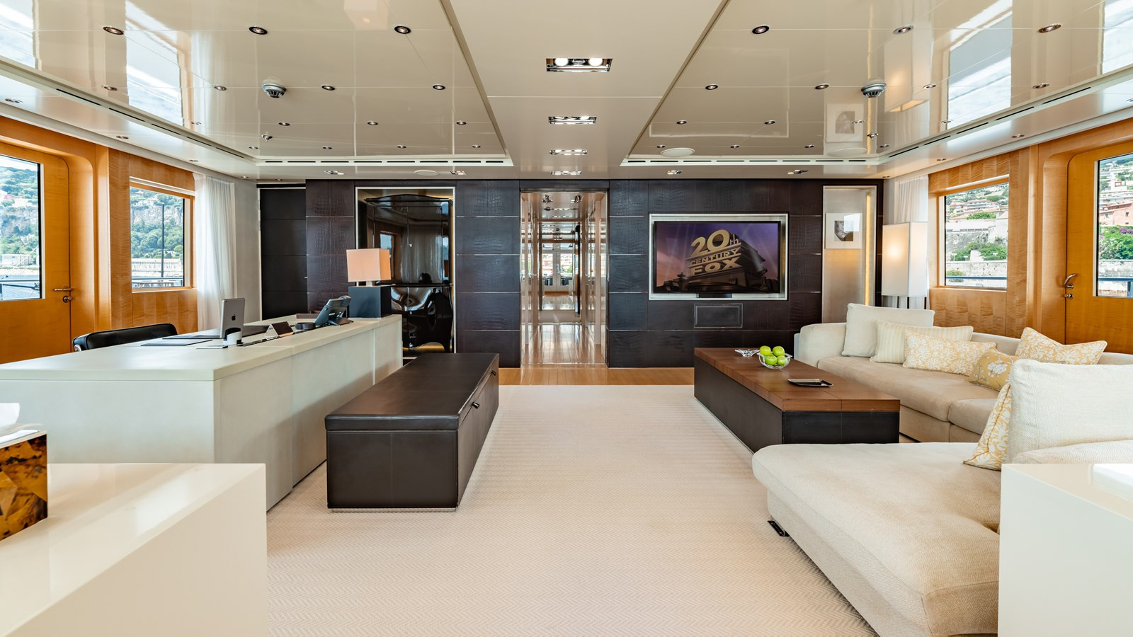 https://arconyachts.ams3.digitaloceanspaces.com/55299/conversions/large_4268594-optimize.jpg