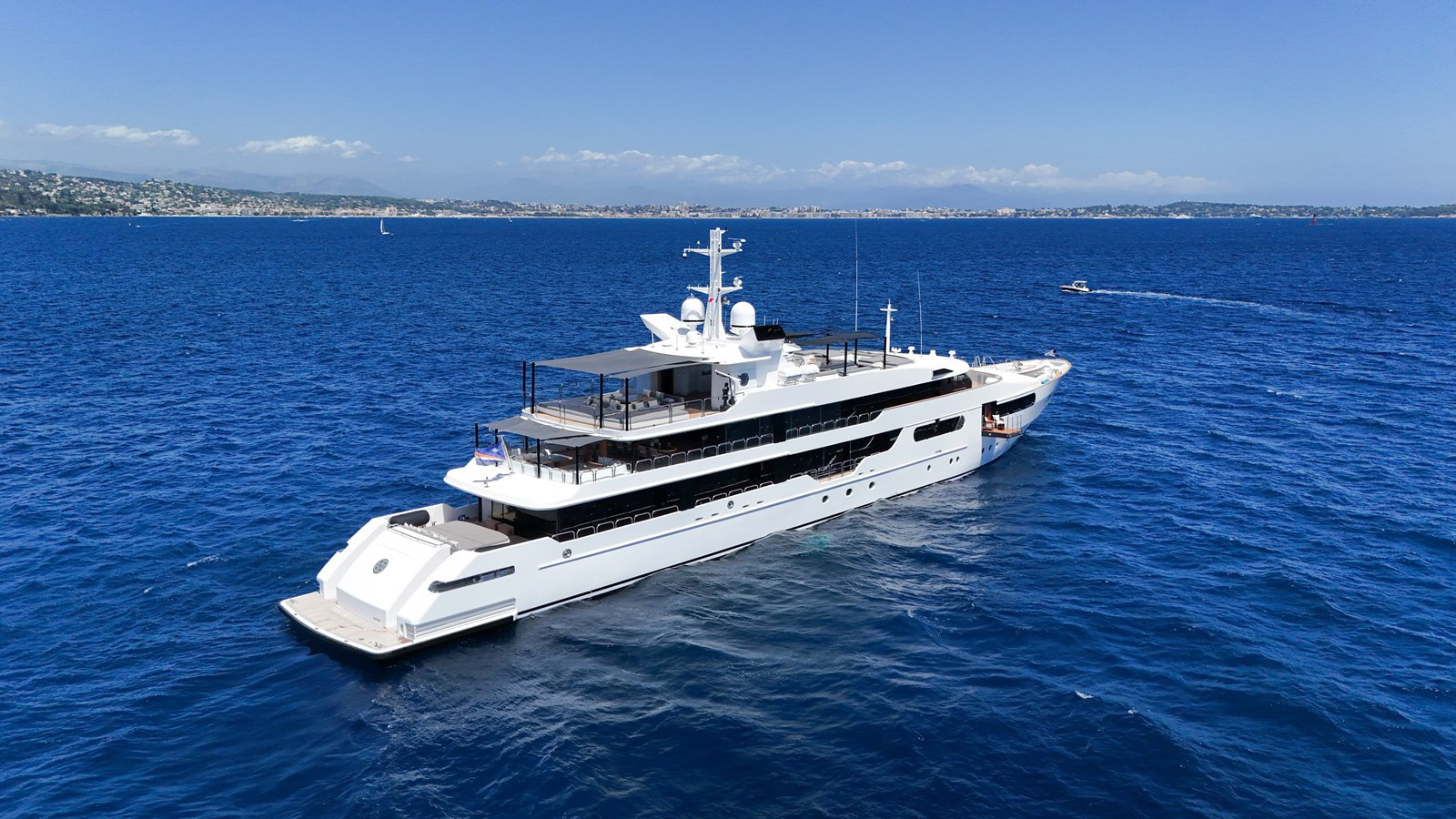 https://arconyachts.ams3.digitaloceanspaces.com/55342/conversions/large_4727164-optimize.jpg